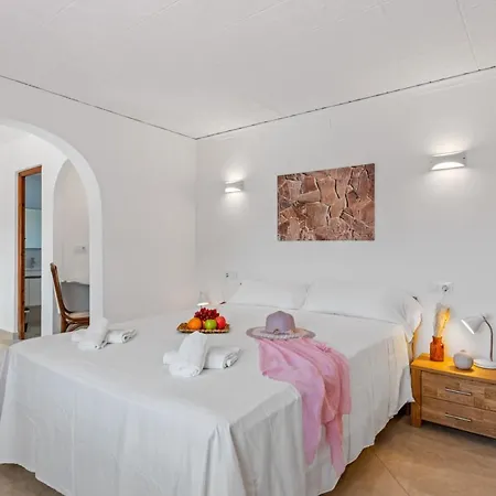 Chaniris - Plusholidays * Casas de Torrat