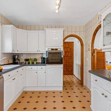 Вілла Chaniris - Plusholidays *